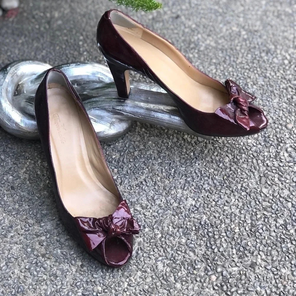 Faconnable Cranberry Red Holiday Patent Leather Bow Peep Toe Heels Size 9